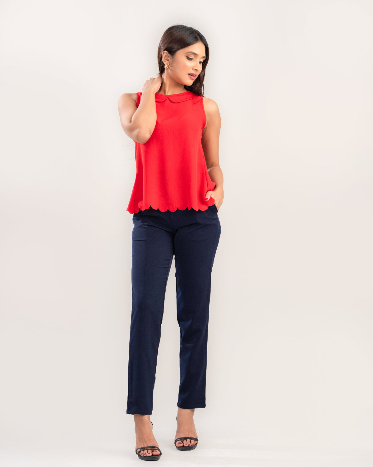 Sleeveless Lasercut Peter Pan Collar Top